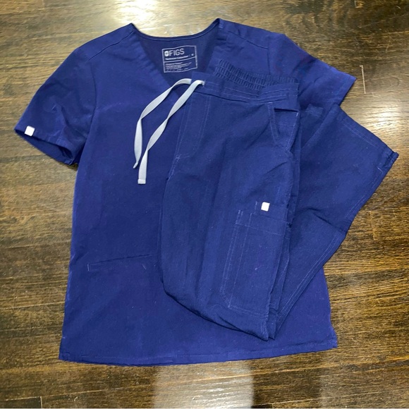 FIGS Scrub Set - Picture 1 of 8